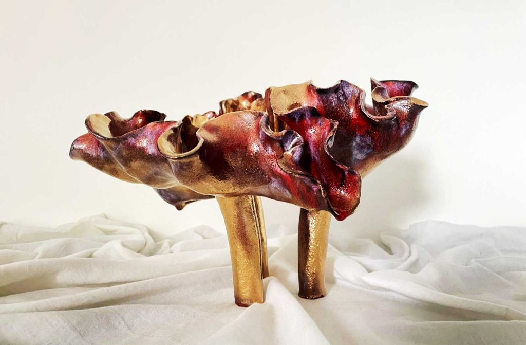 Anémone sur pied. Ce corail est inspiré des fonds marins. Œuvre artistique en céramique. Réalisé par Nathalie Vernerie.
