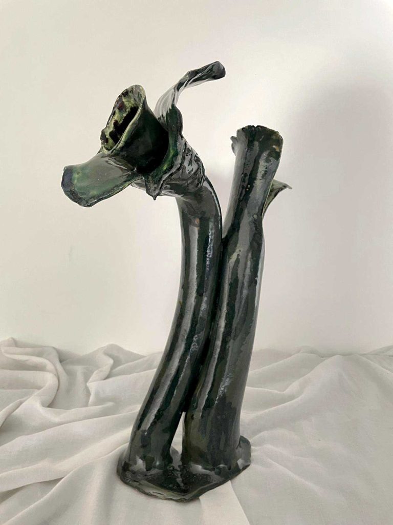 Coraux jonquille, d'inpiration des fond marins. Faïence émaillée vert et noir. Réalisation en céramique de la céramiste Nathalie Vernerie.